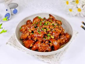 盛出装盘，撒上葱花。