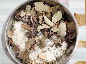 炒好后，盛出，放凉备用！