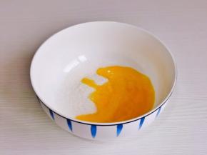 倒入全蛋液。