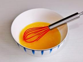 手动打蛋器打至均匀。