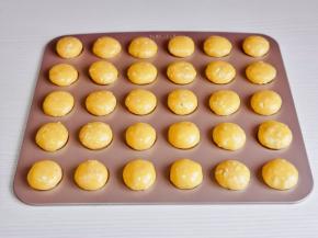 分成等份的小圆球，每个约17克，这个量我做了30块。