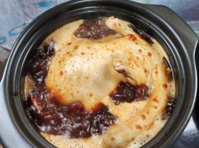 盖上盖子，中火煮开！（砂锅切记只能中小火使用，不能长时间大火，否则砂锅容易爆裂！）