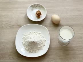 准备好食材，低筋面粉和无铝泡打粉混合好。