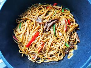 迅速翻拌均匀，