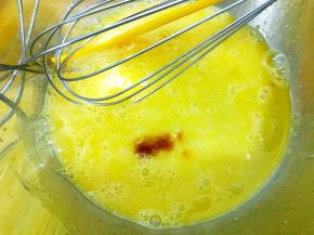 滴入几滴香草精