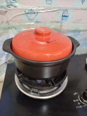 盖上盖子，转小火慢炖一个小时！