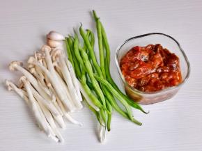 准备好其它食材。