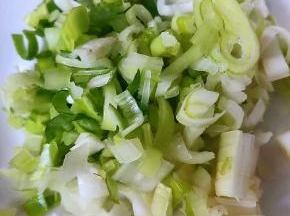 葱切好备用它是这道美味的灵魂配料