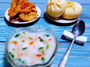 搭配五香小鱼干和芸豆鲜肉蒸包一起吃真是超级完美