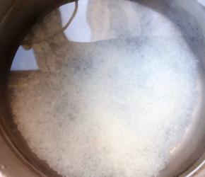 添加适量清水大火煮起来