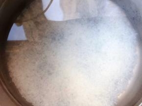 添加适量清水大火煮起来