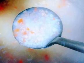 煮至食材完全熟透放入盐和味精调味均匀