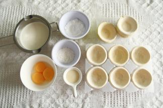 步骤1、材料准备。准备了同品牌的两款不同克数的挞皮做对比。