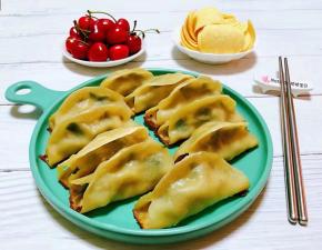 来一份薯片和水果吃的更加开心