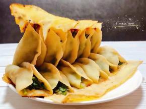 美味可口的韭菜猪肉锅贴装入盘中就大功告成了