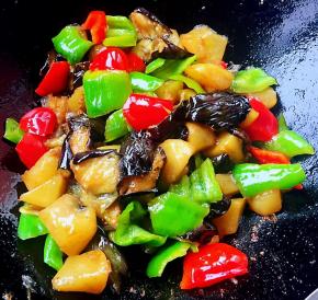 最后放入盐和味精翻匀均匀入味即可