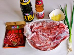 准备食材，牛腱子洗净后泡冷水，将血水泡出。