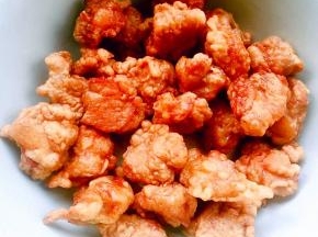 炸好的鸡脆骨我和宝贝就忍不住吃了好几块太香了
