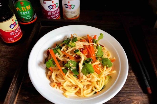 鸡丝凉面