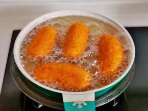 油温再次升高时，复炸一次，这样口感更好。