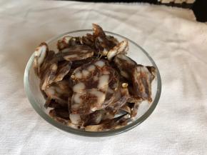 香肠洗净后切成薄片