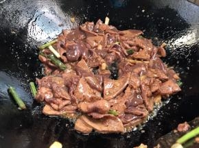 炒至刚刚变色