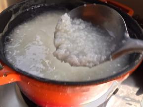 半小时后的粥已经变成浓稠的状态