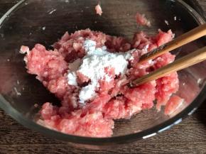 加入淀粉搅拌均匀