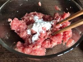加入淀粉搅拌均匀