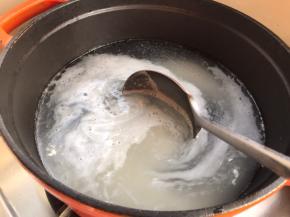 大火煮沸，期间经常搅拌，以免粘锅