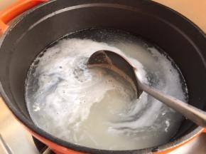 大火煮沸，期间经常搅拌，以免粘锅