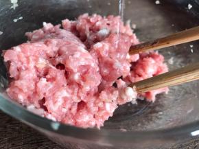 再加一点点清水，搅拌均匀后备用