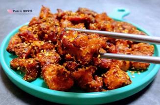 孜然香辣鸡丁入口香浓伴着孜然烧烤料独有的味道让人唇齿留香回味无穷