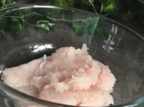 装入大点的容器里