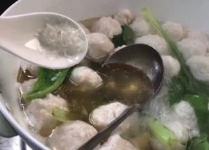 加入味精煮沸即可