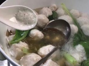 加入味精煮沸即可