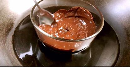 巧克力融化至顺滑细腻