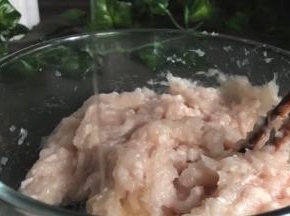 再加入蛋清混合均匀