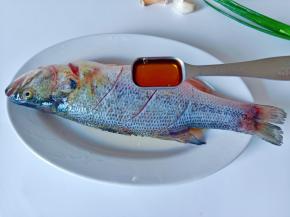 加上味达美臻品料酒两勺。