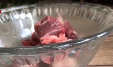 牛腩肉洗净后切小块