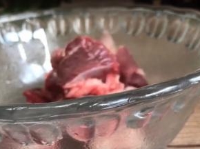 牛腩肉洗净后切小块