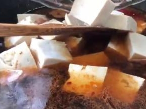 放入豆腐