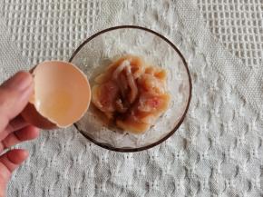 半个鸡蛋清，这样鸡胸肉腌制好了会非常嫩。