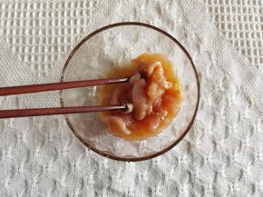 搅拌均匀腌制10-15分钟。