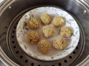 10、放入蒸锅，水开后计时15-20分钟即可！