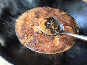 大火煮沸后撇去浮沫