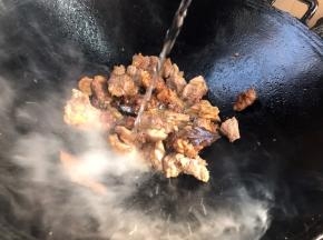 加入料酒炒香