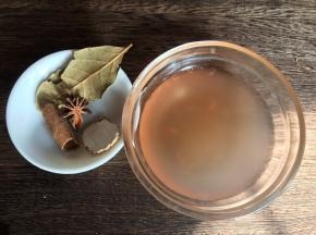 备好杨梅汁和卤料