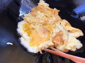 迅速炒散成块