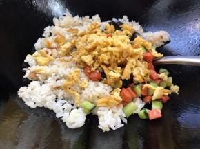 加入刚炒好的食材